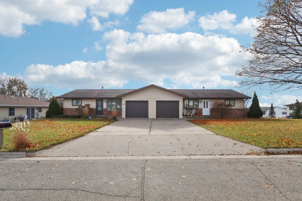 211 213 W Garfield Street, Mount Horeb