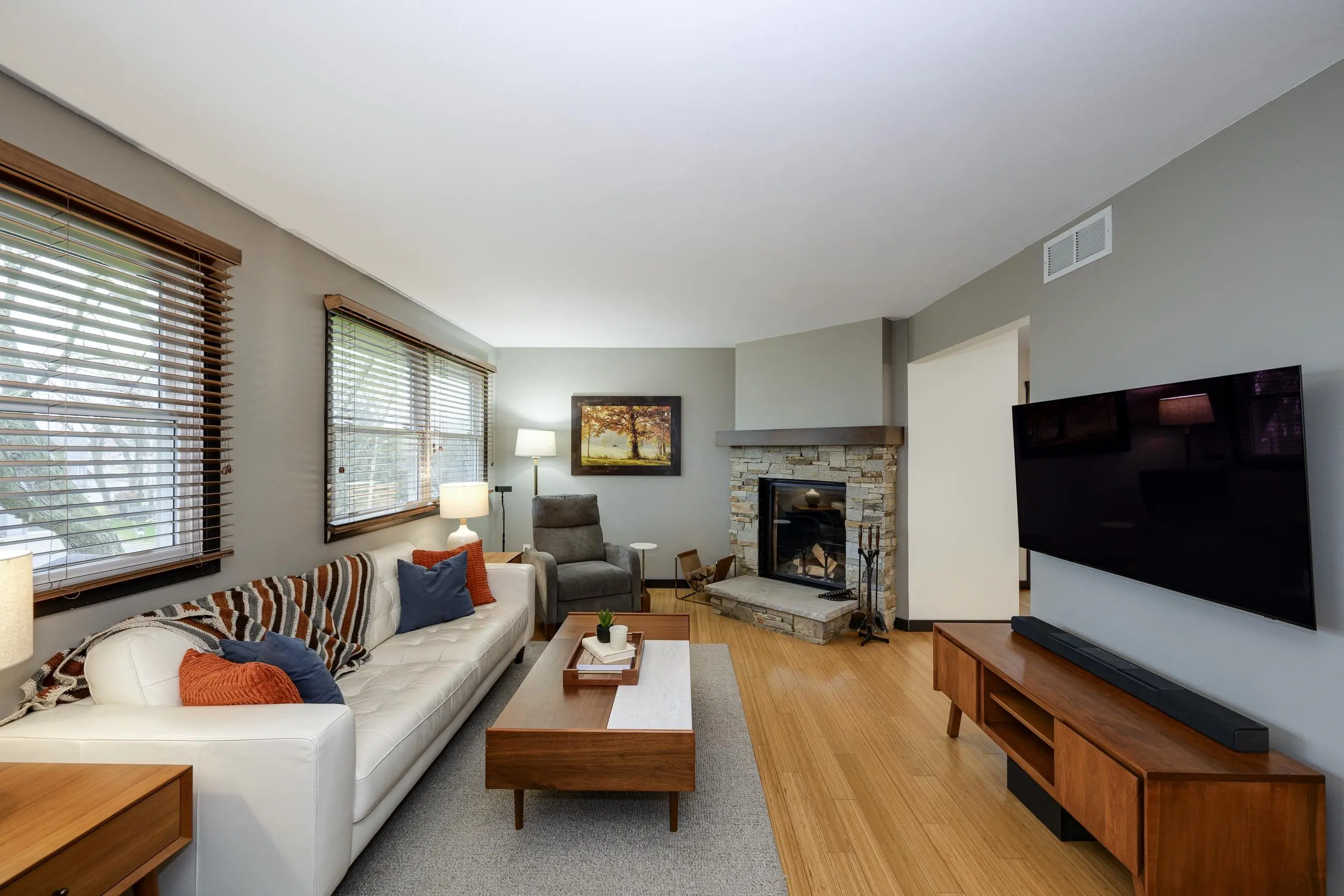 Photo of Listing #2013136