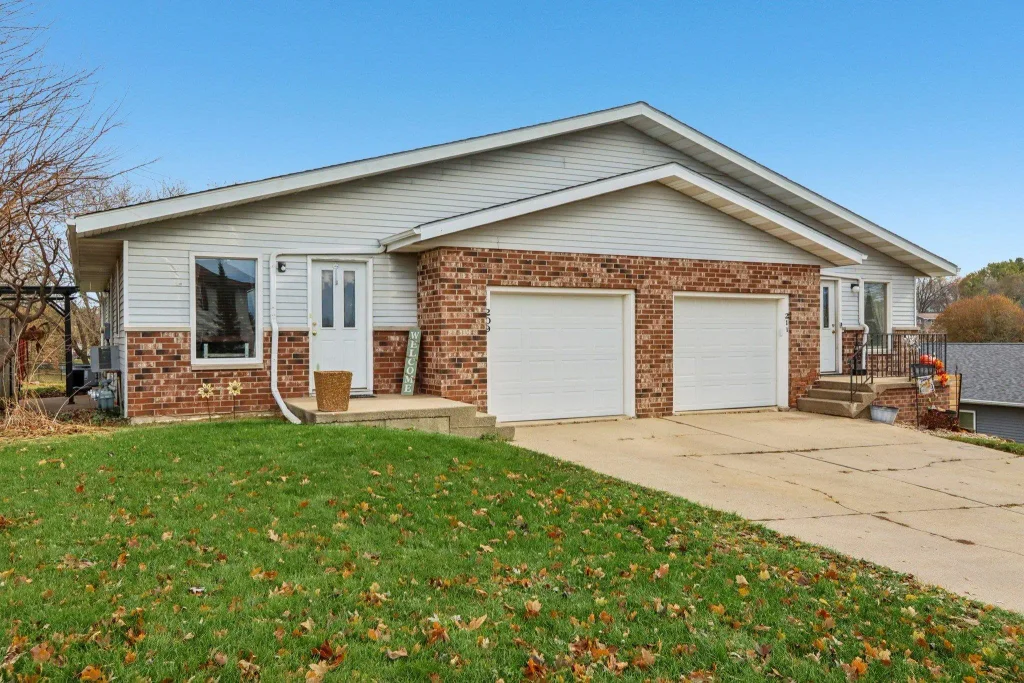 209 211 Buechner Drive, Mount Horeb