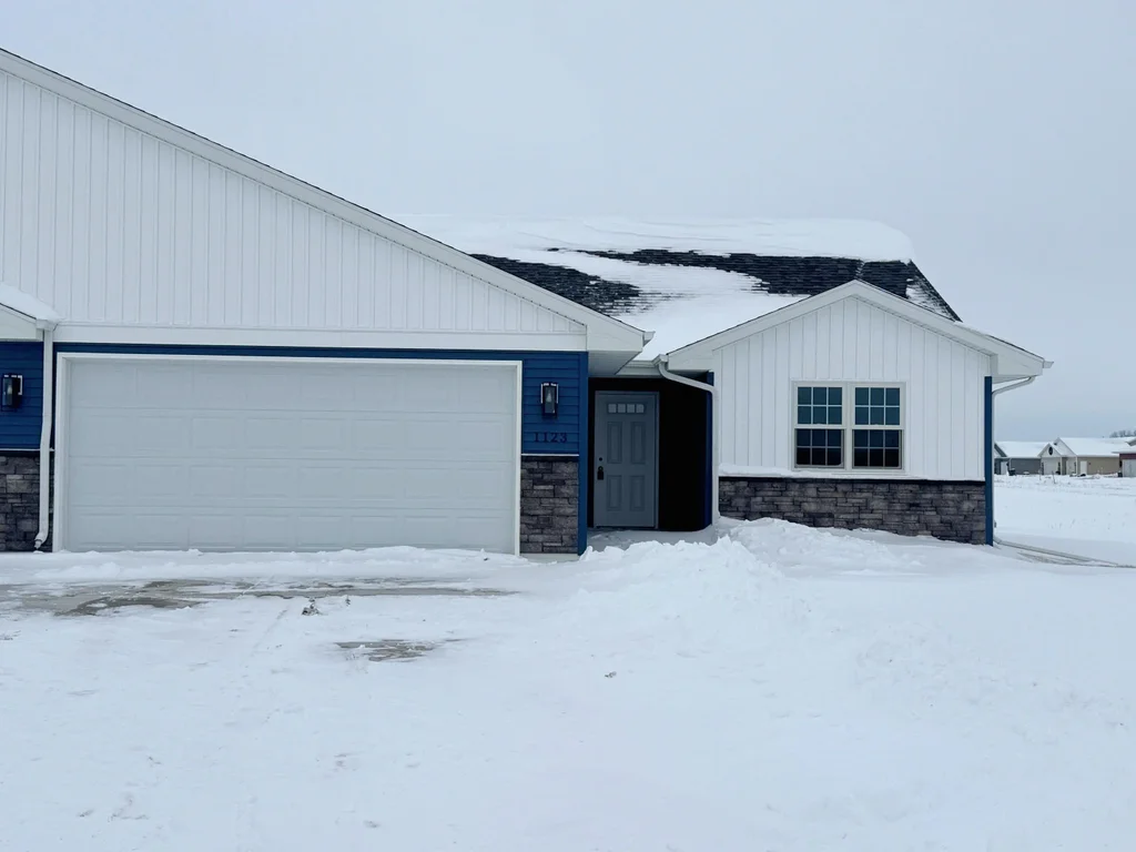 1123 Red Hawk Drive, Milton