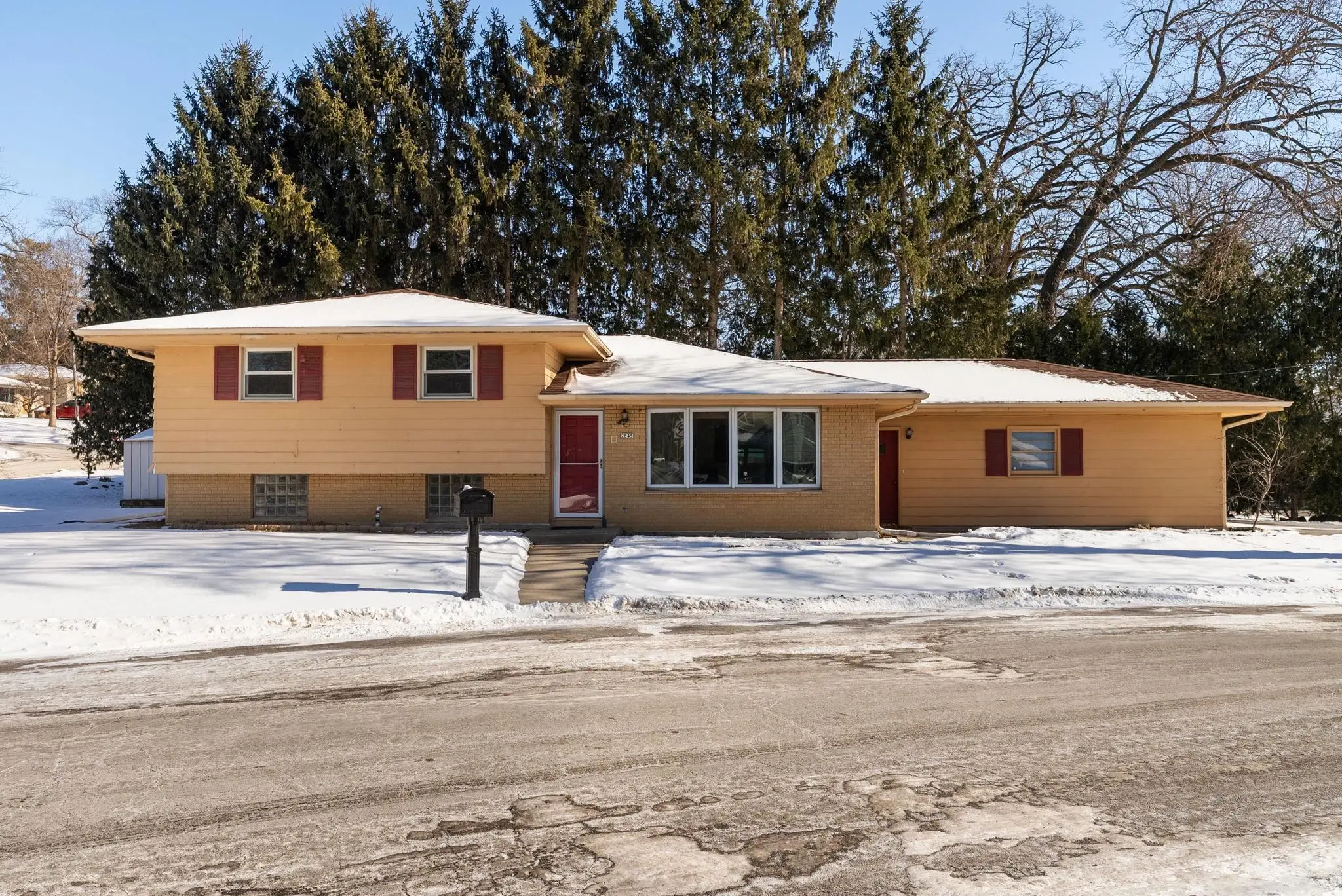 Photo of Listing #2013318