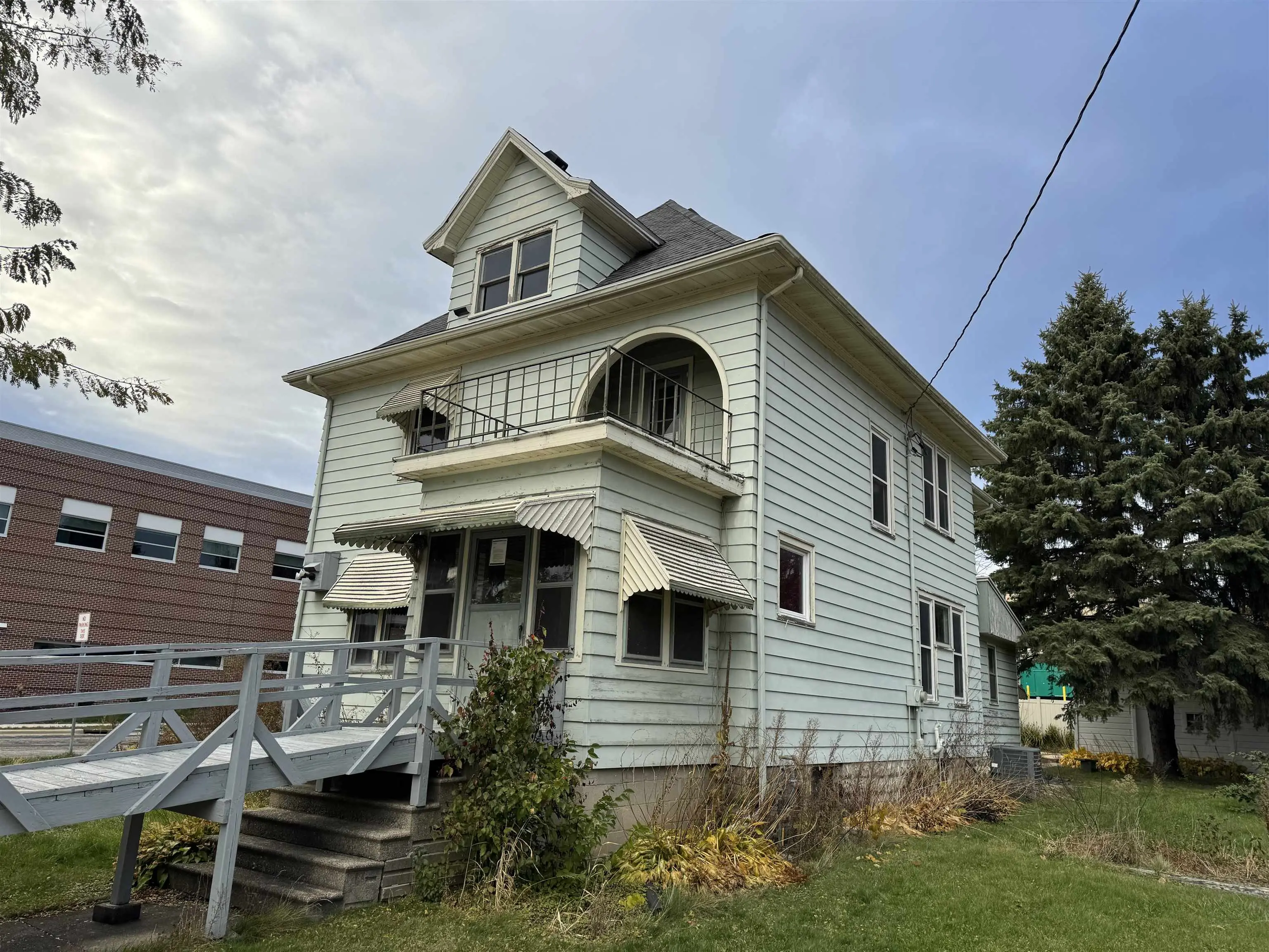 Photo of Listing #2013325