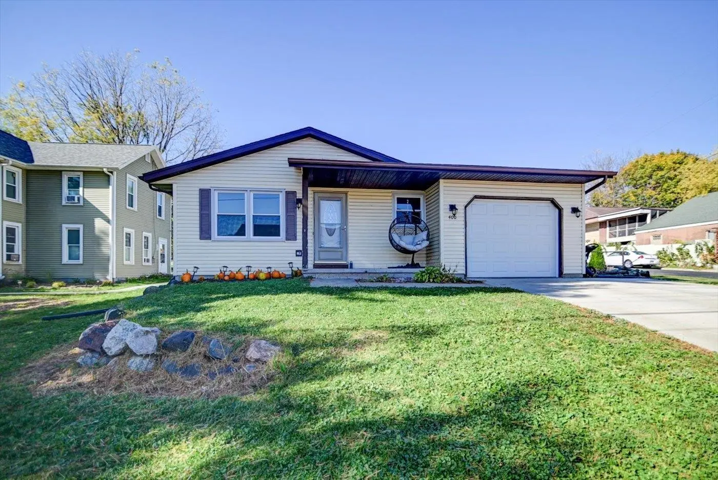 Photo of Listing #2013345