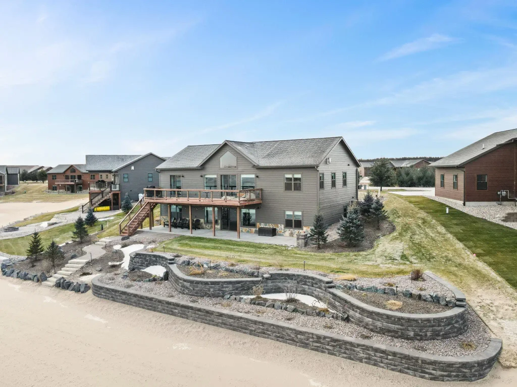 N8620 N Log Cabin Court, Germantown