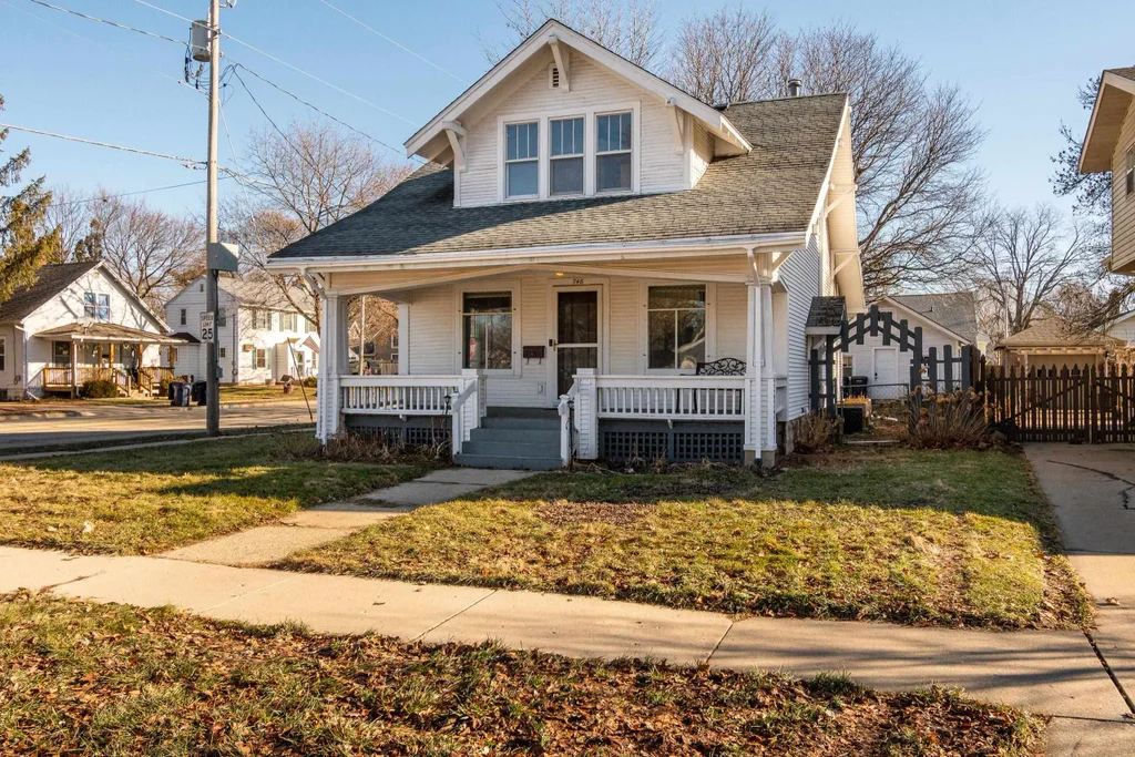 746 Eisenhower Avenue, Janesville