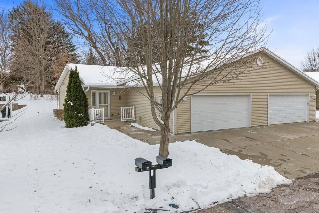1716 Hillcrest Drive, Baraboo