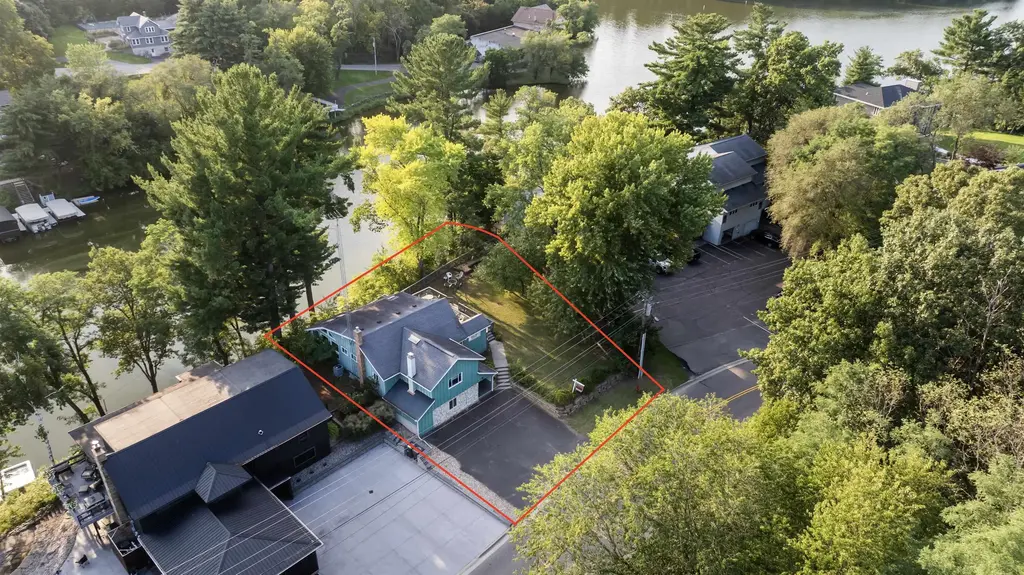215 Canyon Road, Lake Delton