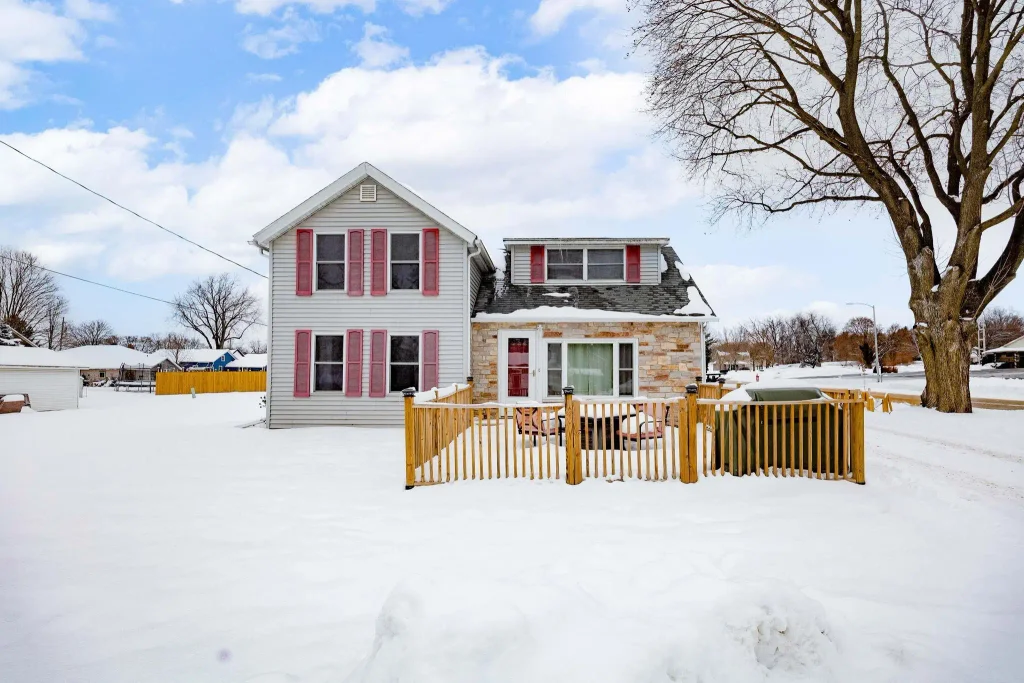 225 E Centre Street, Footville