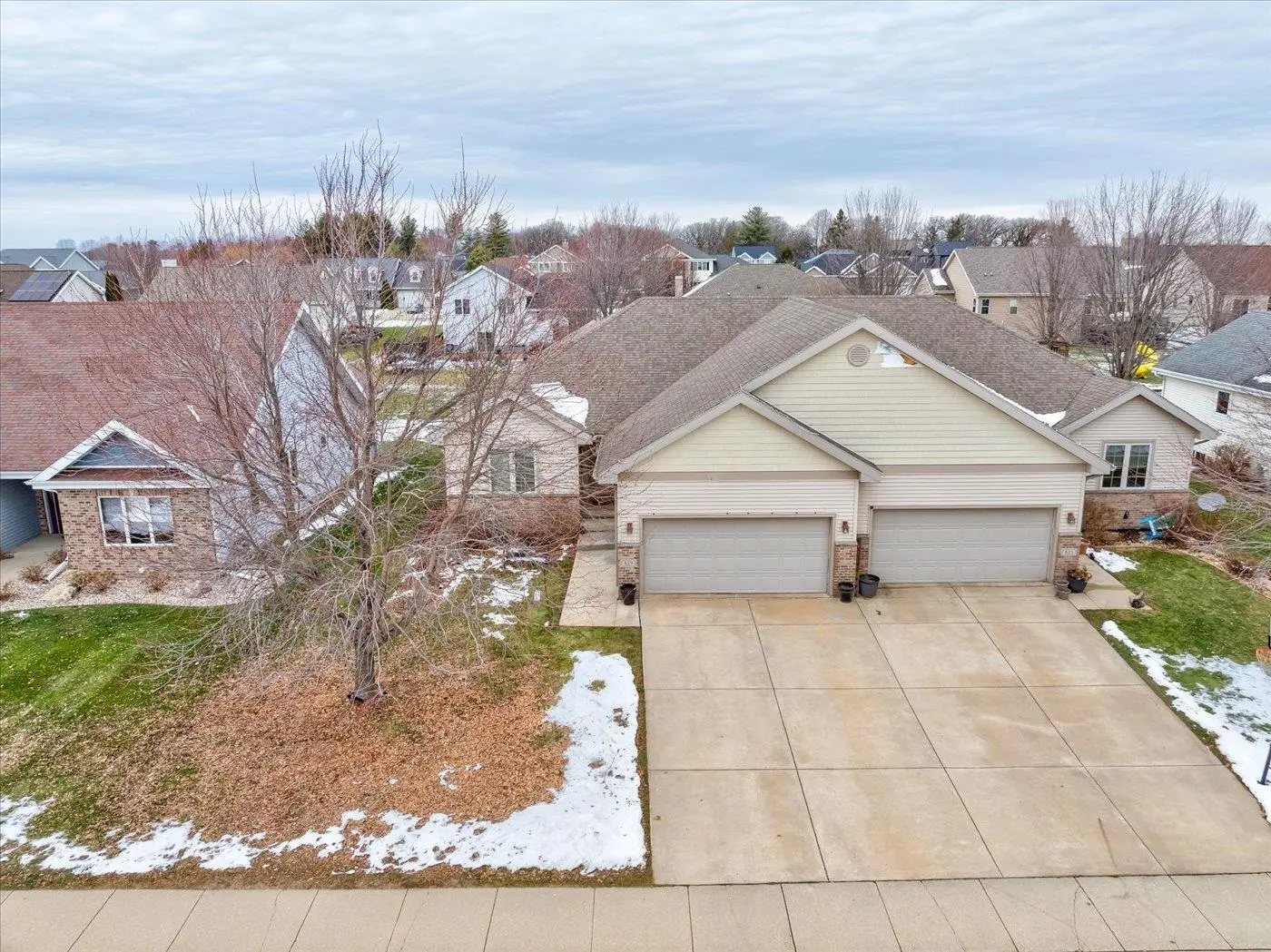 Photo of Listing #2013660