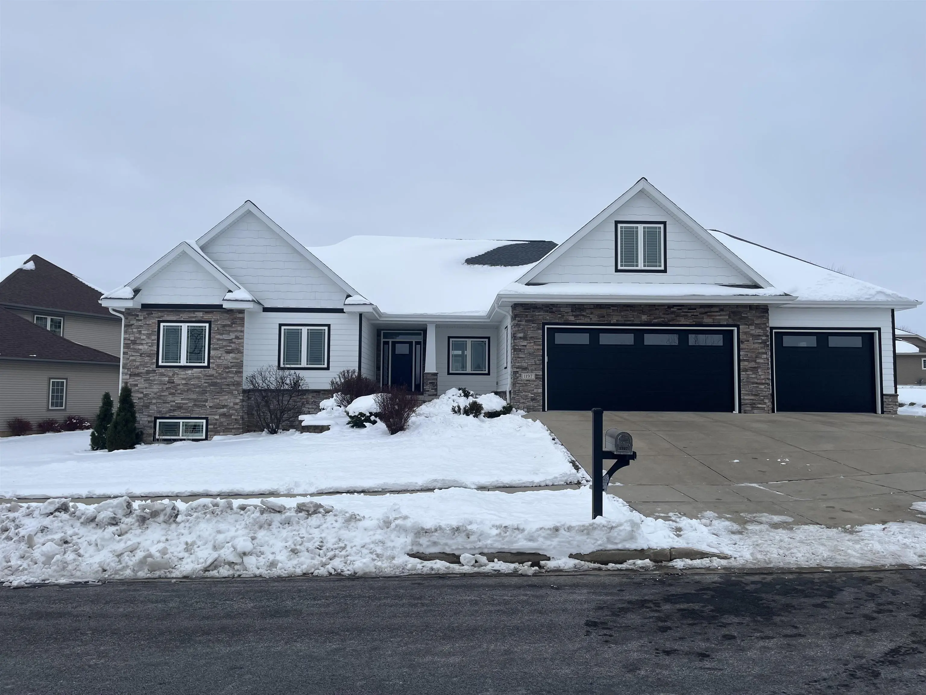 Photo of Listing #2013744