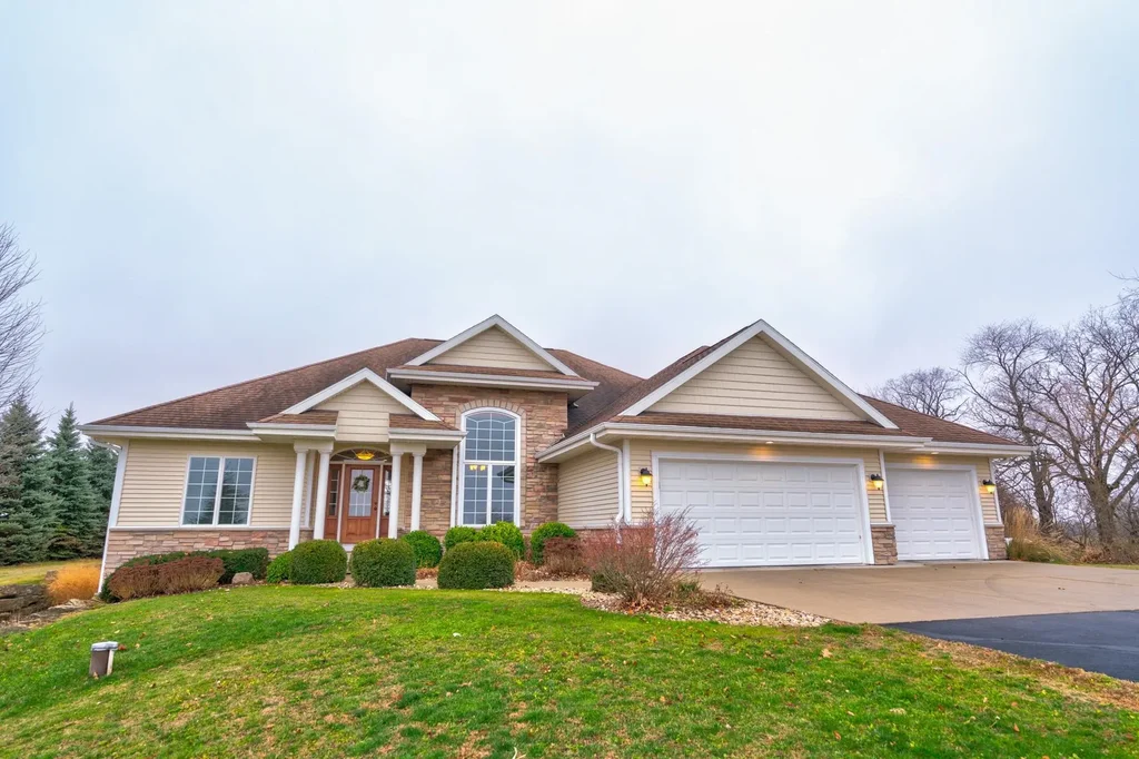 115 County Highway N, Albion