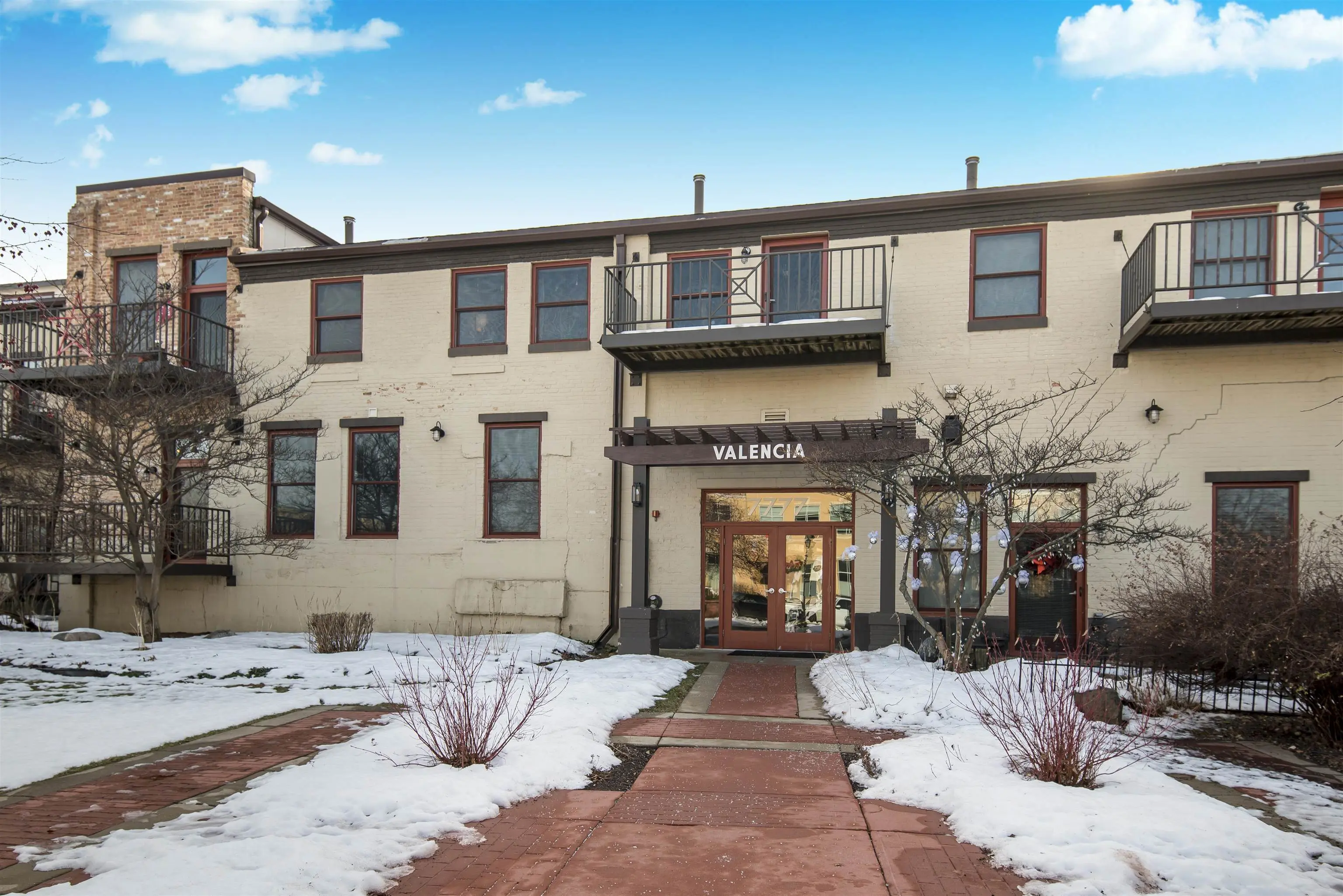 Photo of Listing #2014053