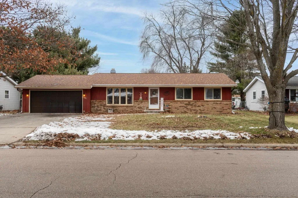 3321 Berkshire Road, Janesville