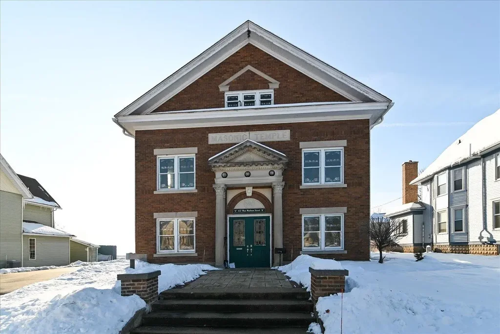 422 W Madison Street, Waterloo