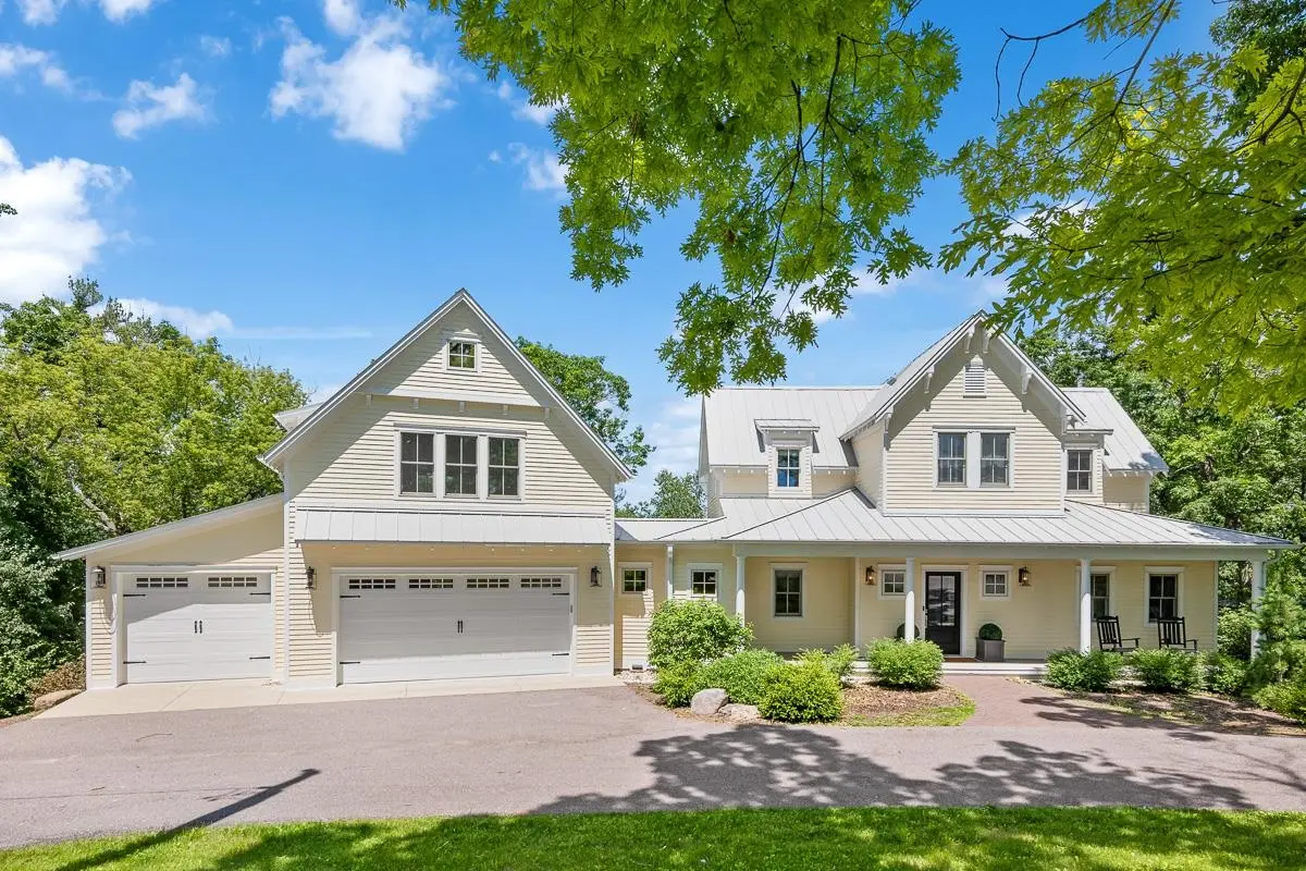 Photo of Listing #2014239