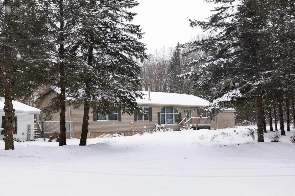 N1545 4th Avenue, Coloma