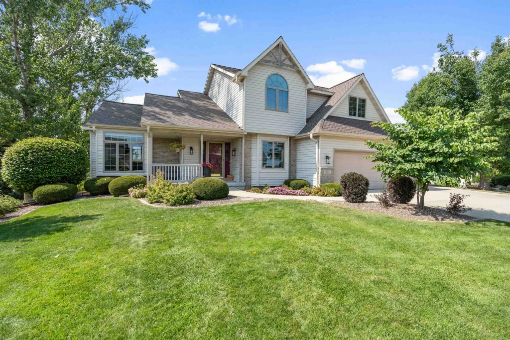 925 Lexington Way, Waunakee