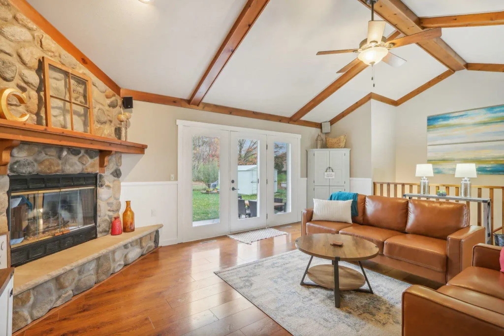 406 School Street, Marshall