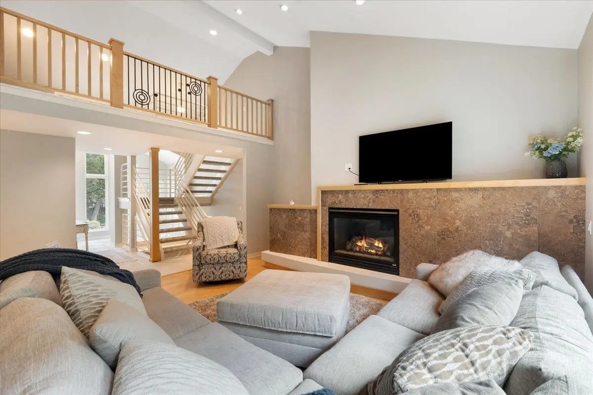 Photo of Listing #2014433