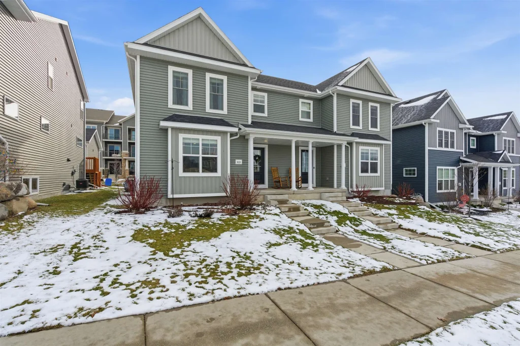 629 Hillcrest Drive, Waunakee