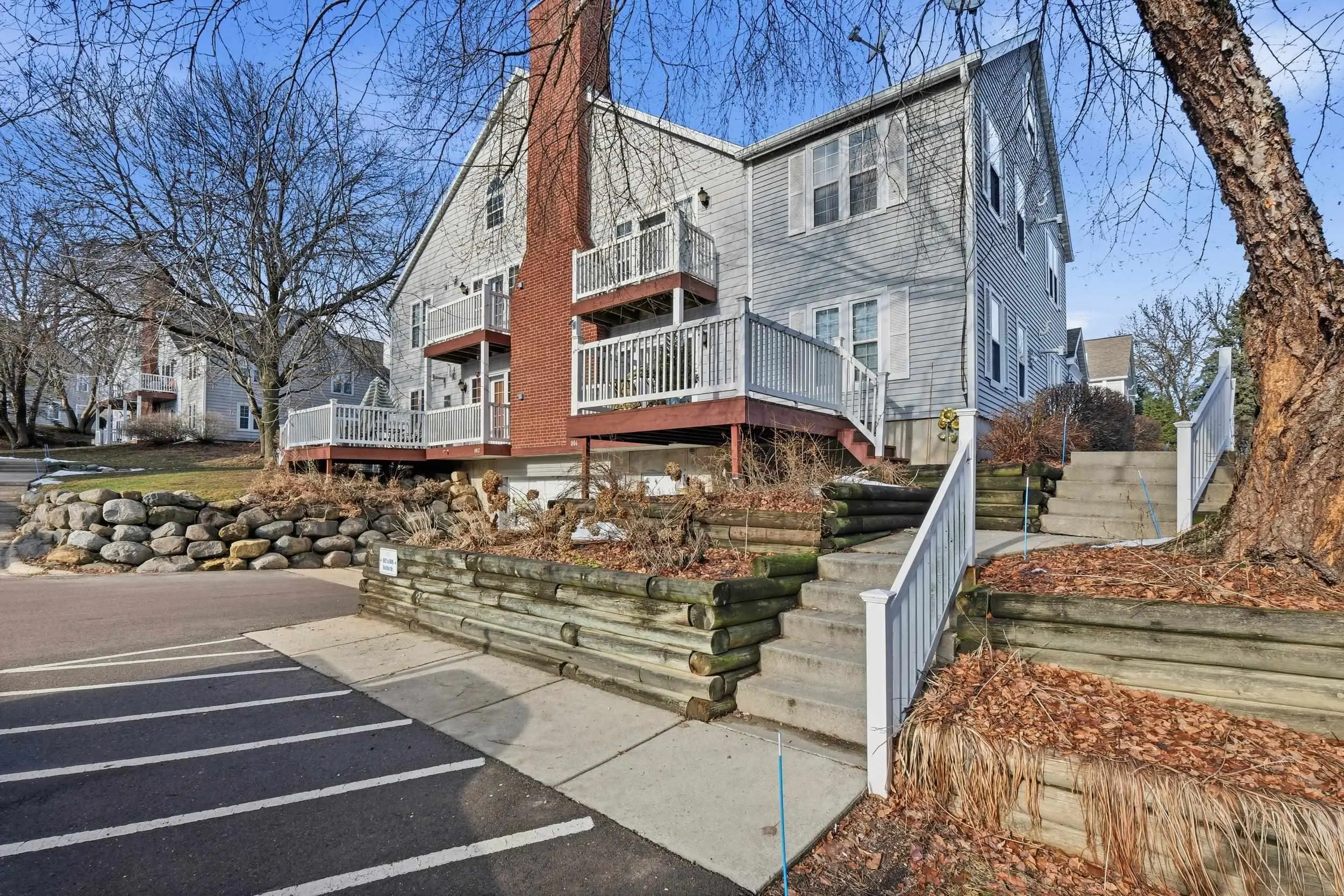 Photo of Listing #2014461