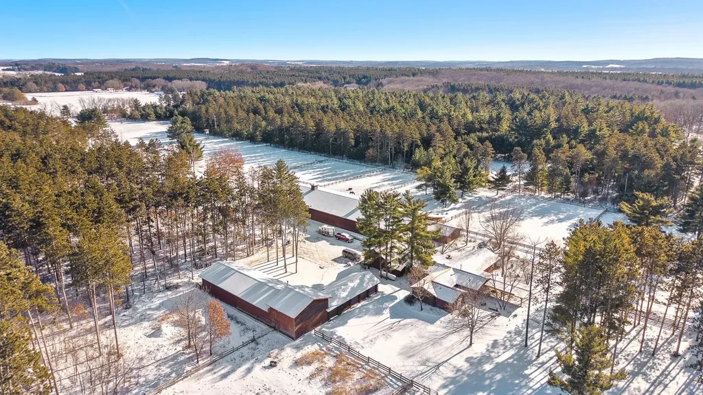 W2470 County Road B, Buffalo