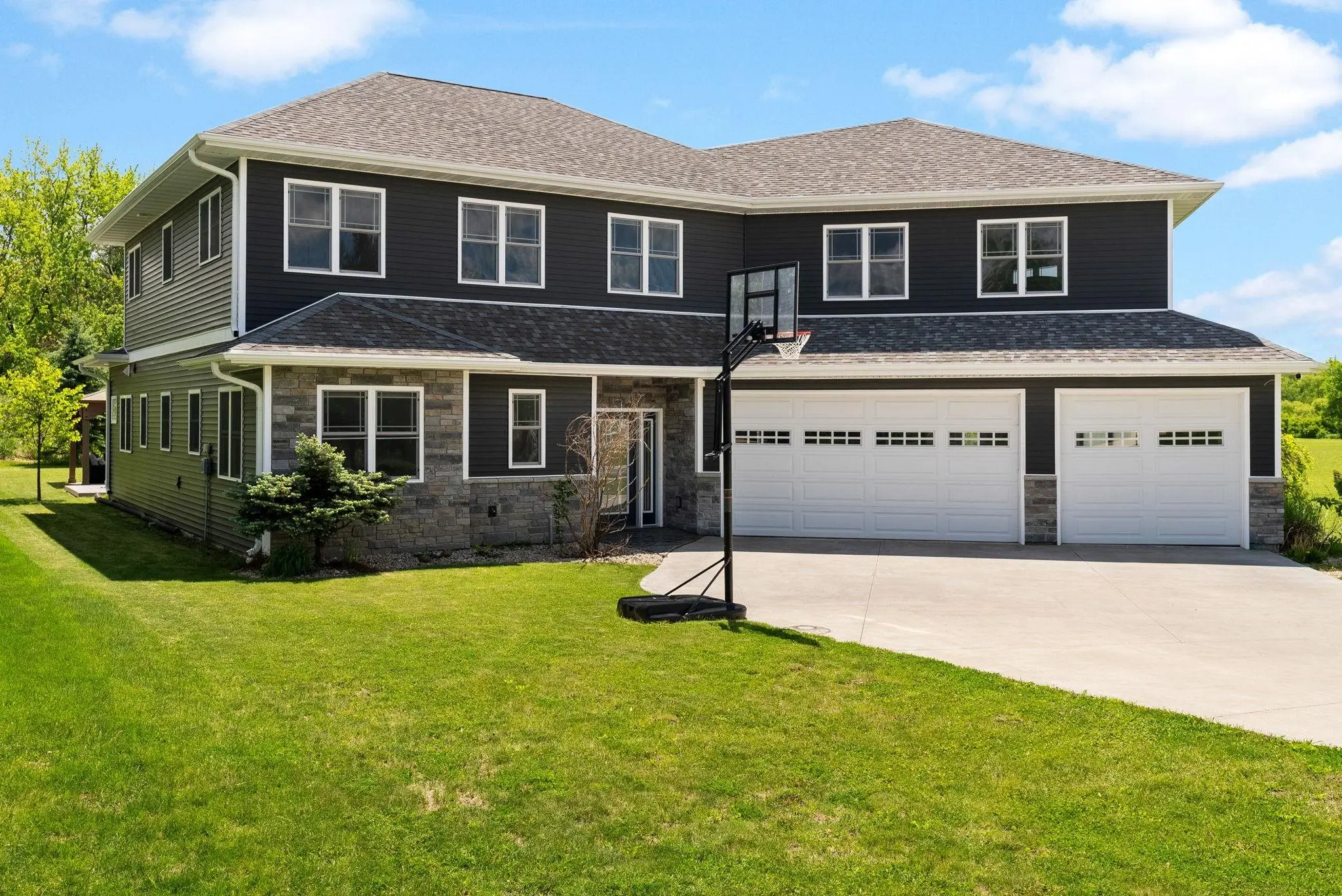 Photo of Listing #2014523