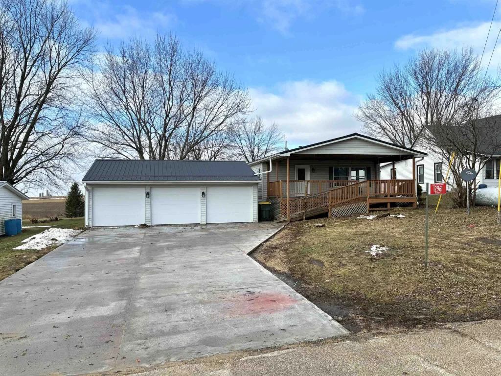 12961 2nd Street, Fennimore