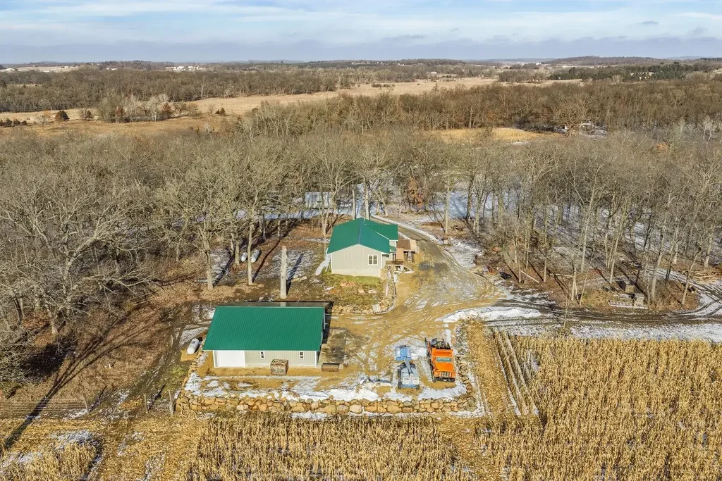 W1702 Golden Road, Buffalo