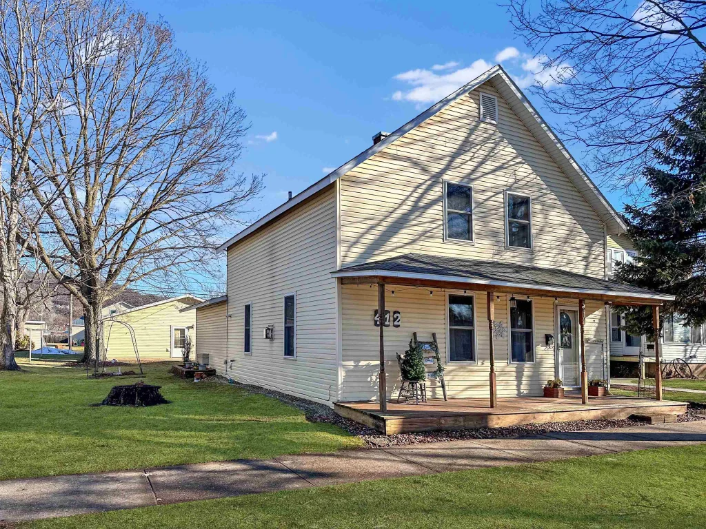 412 N Wacouta Avenue, Prairie Du Chien