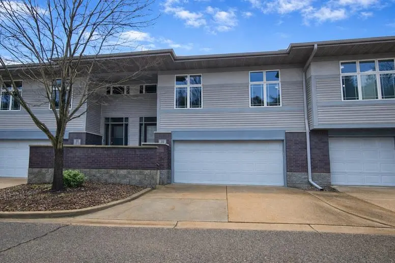 28 Deer Point Trail, Madison