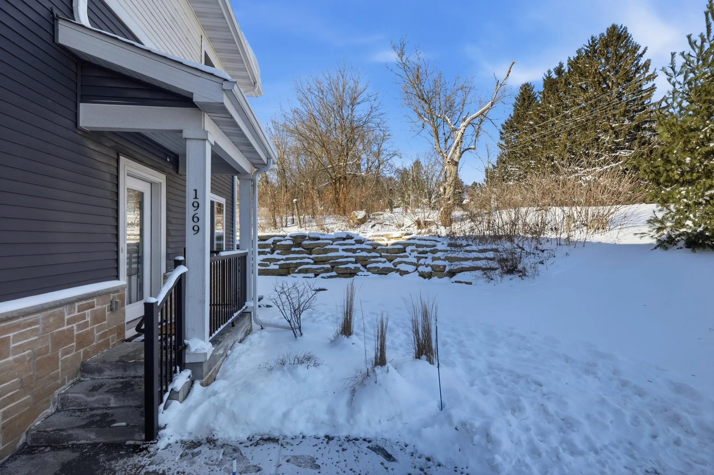 Photo of Listing #2014749