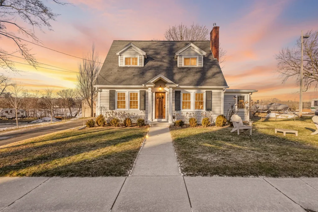 472 Hill Street, Green Lake