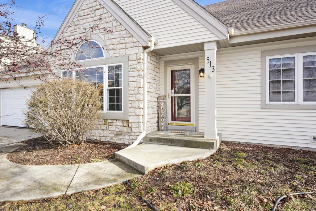 513 Bridlewood Lane, Watertown