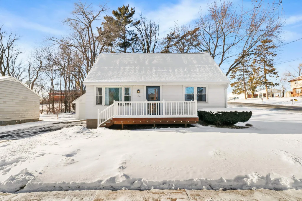 321 W Mulberry Street, West Baraboo