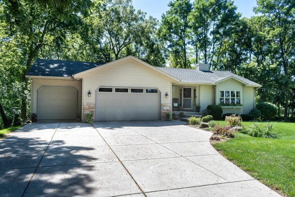 2001 Timber Lake Road, Fitchburg