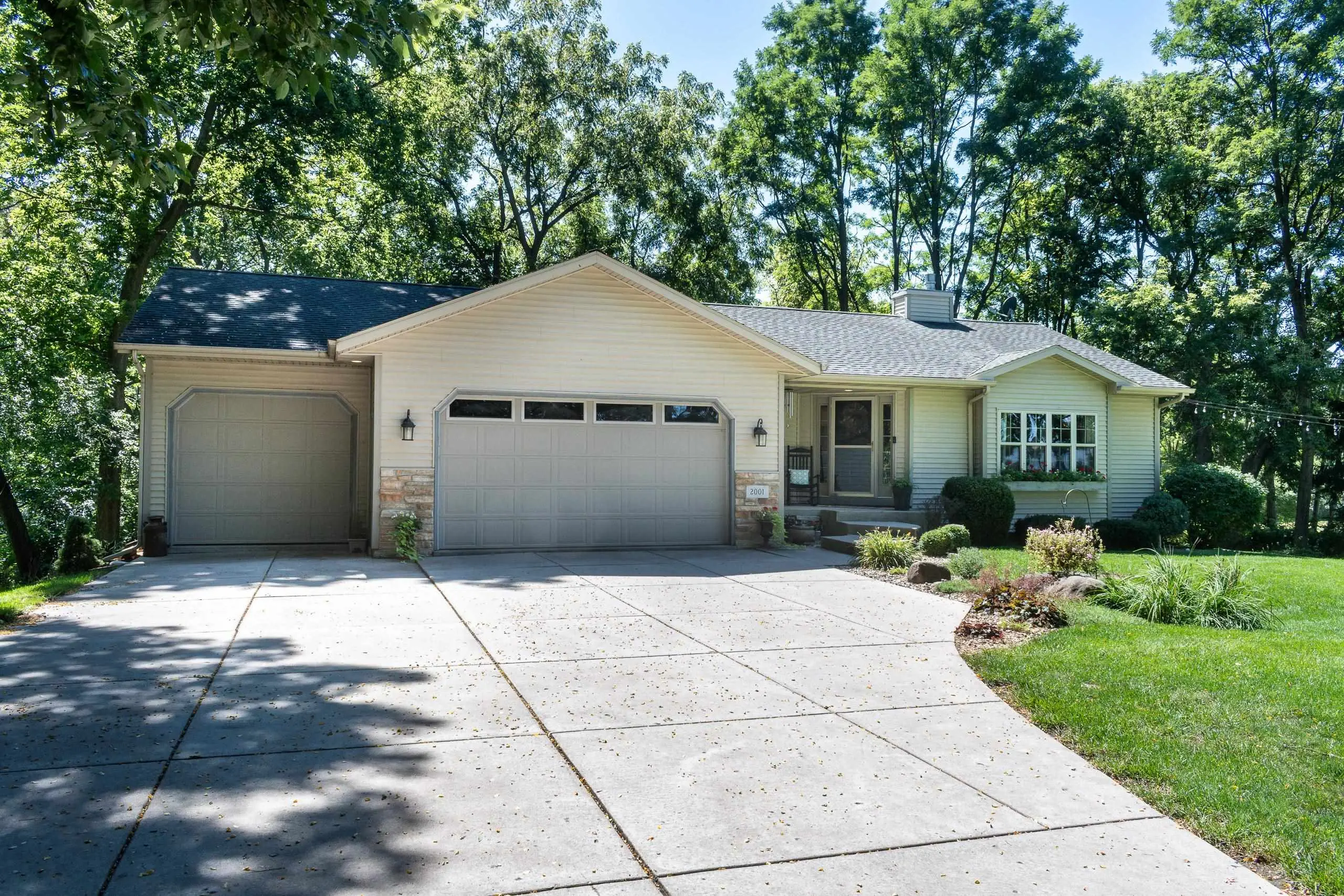 Photo of Listing #2014957