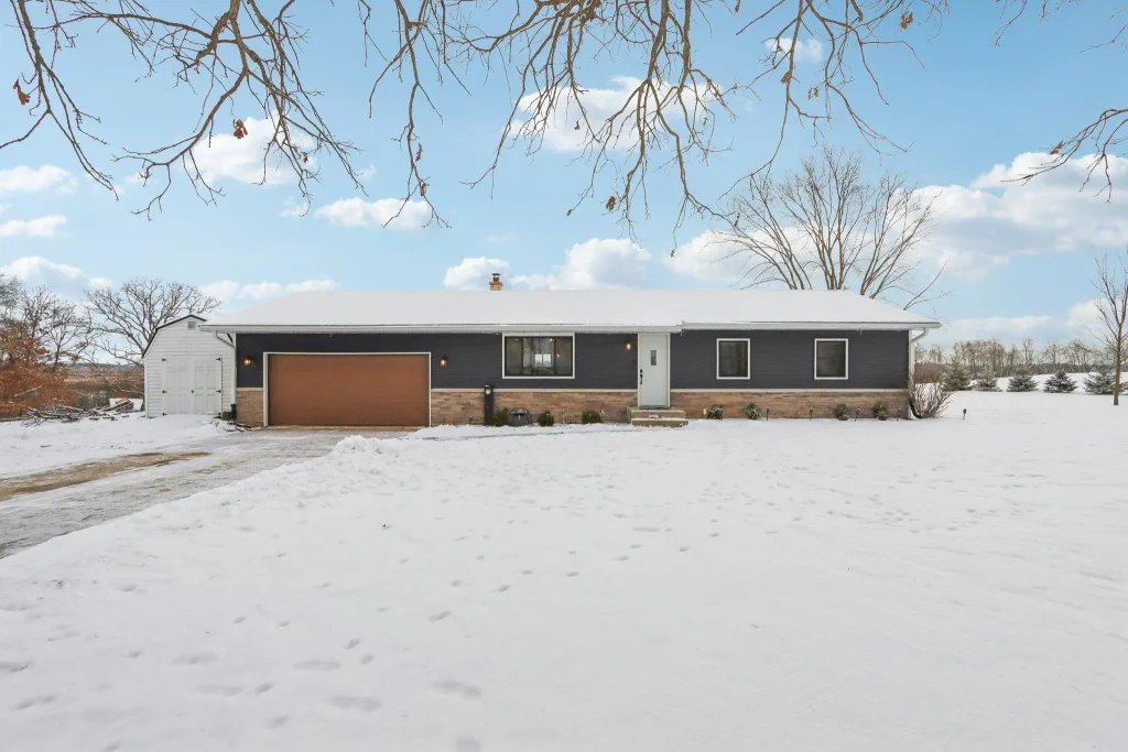 402 Schwantz Road, Pardeeville