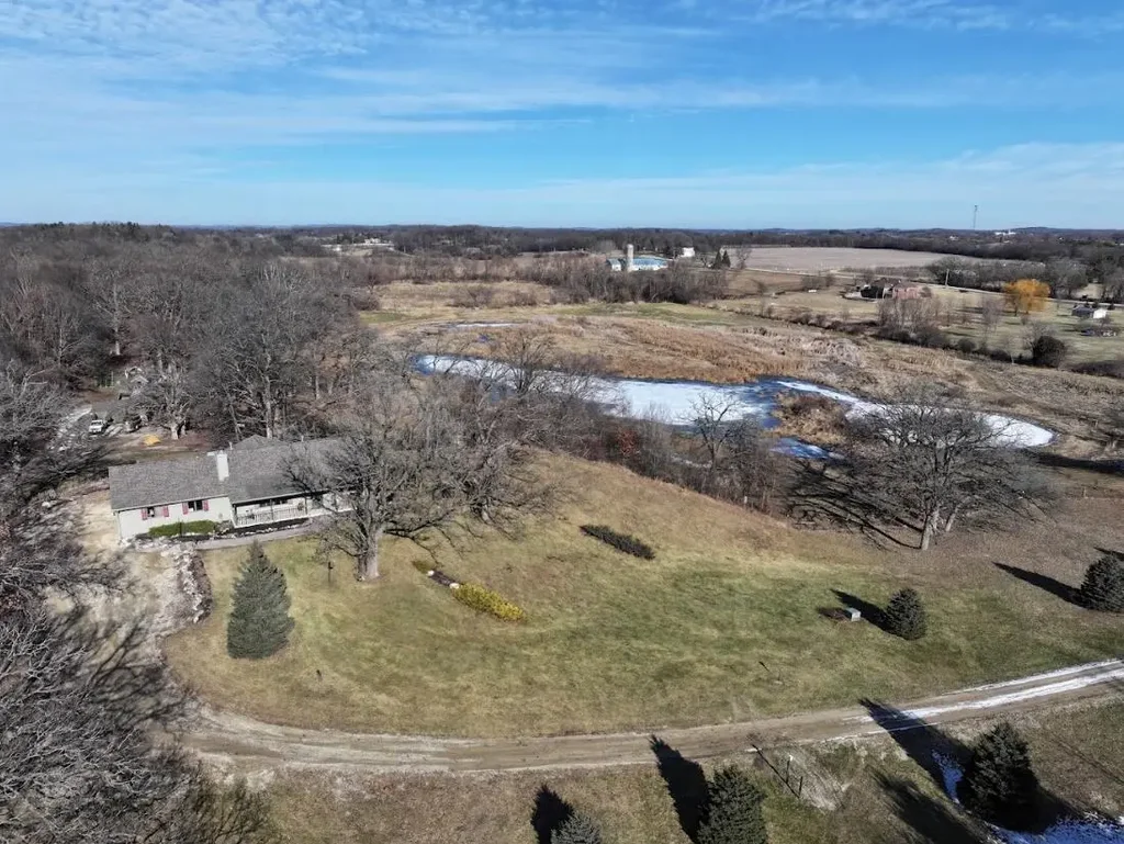 8801 N Serns Road, Milton