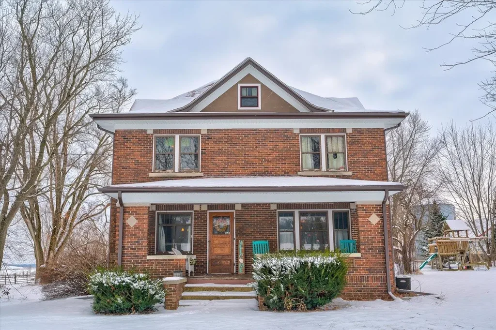 W1361 Decatur Road, Decatur