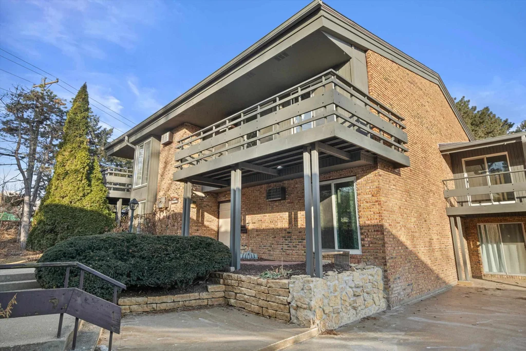 #e-5 - 6251 Charing Cross Lane, Middleton