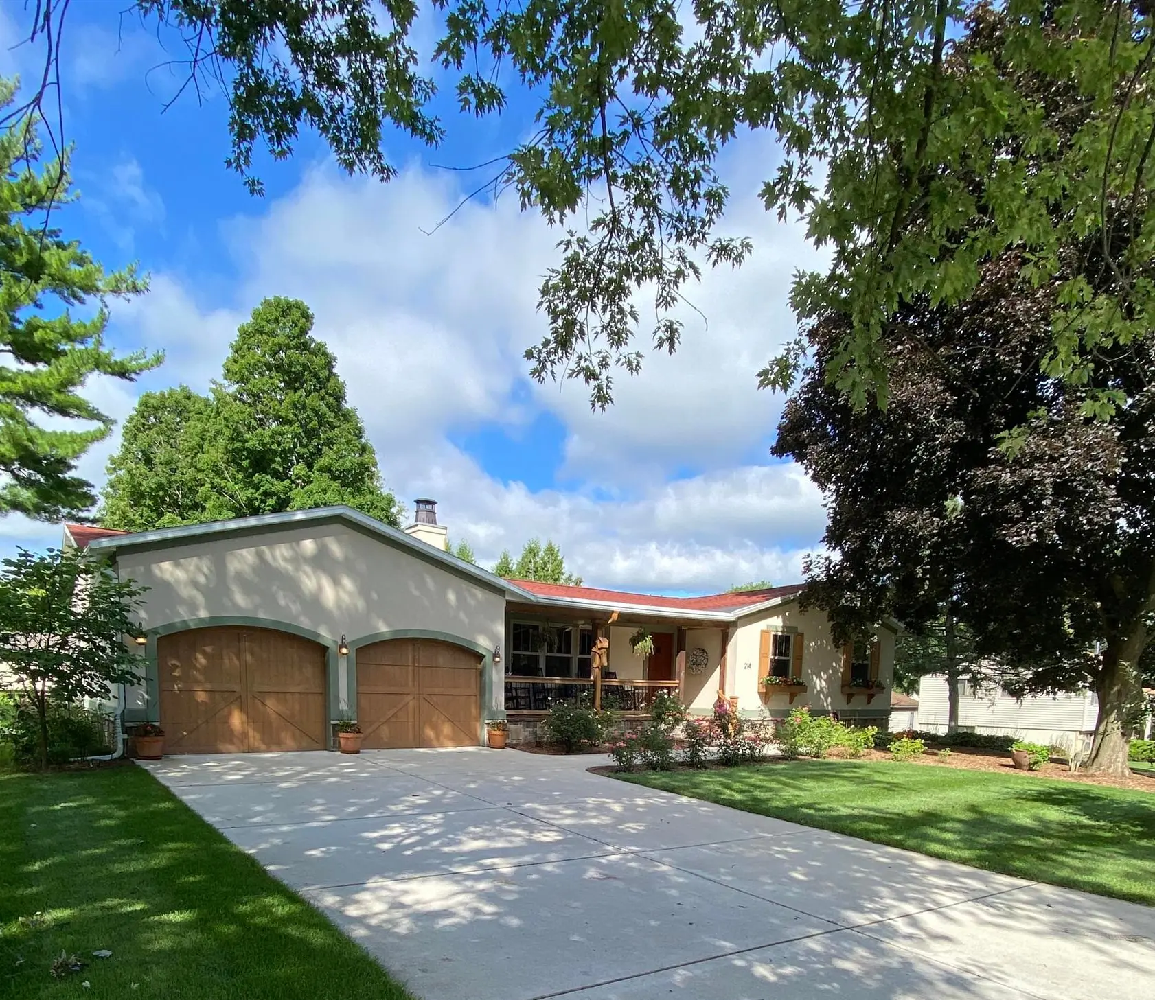 Photo of Listing #2015147