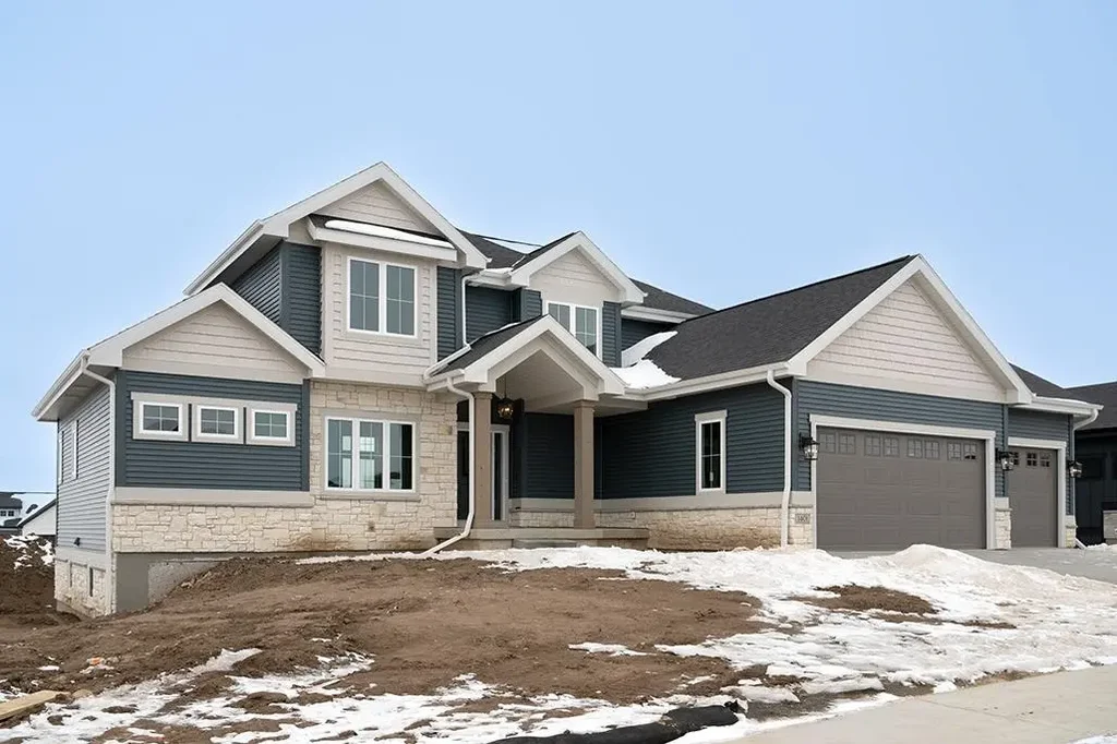 1401 Atlas Trail, Waunakee