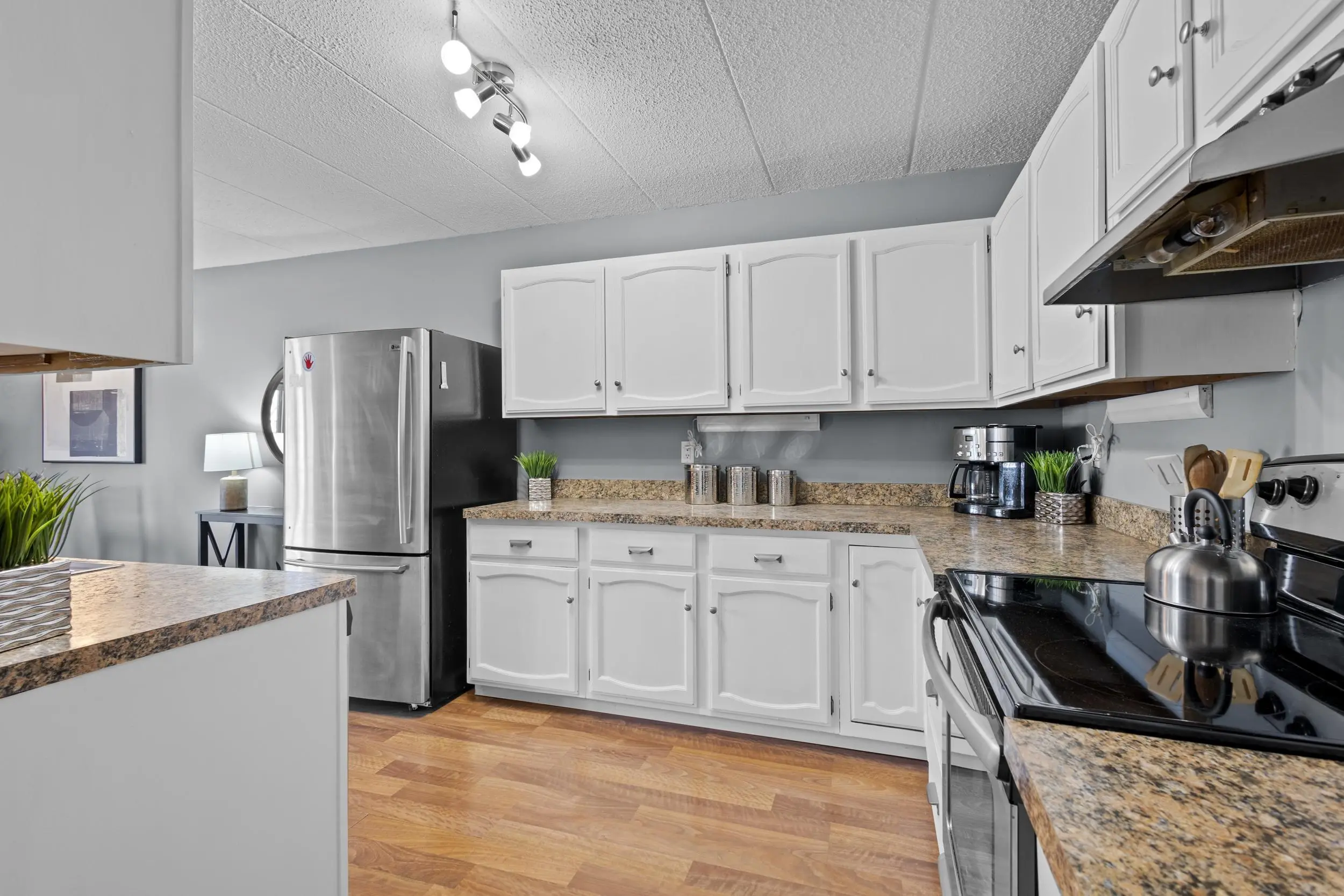 Photo of Listing #2015370