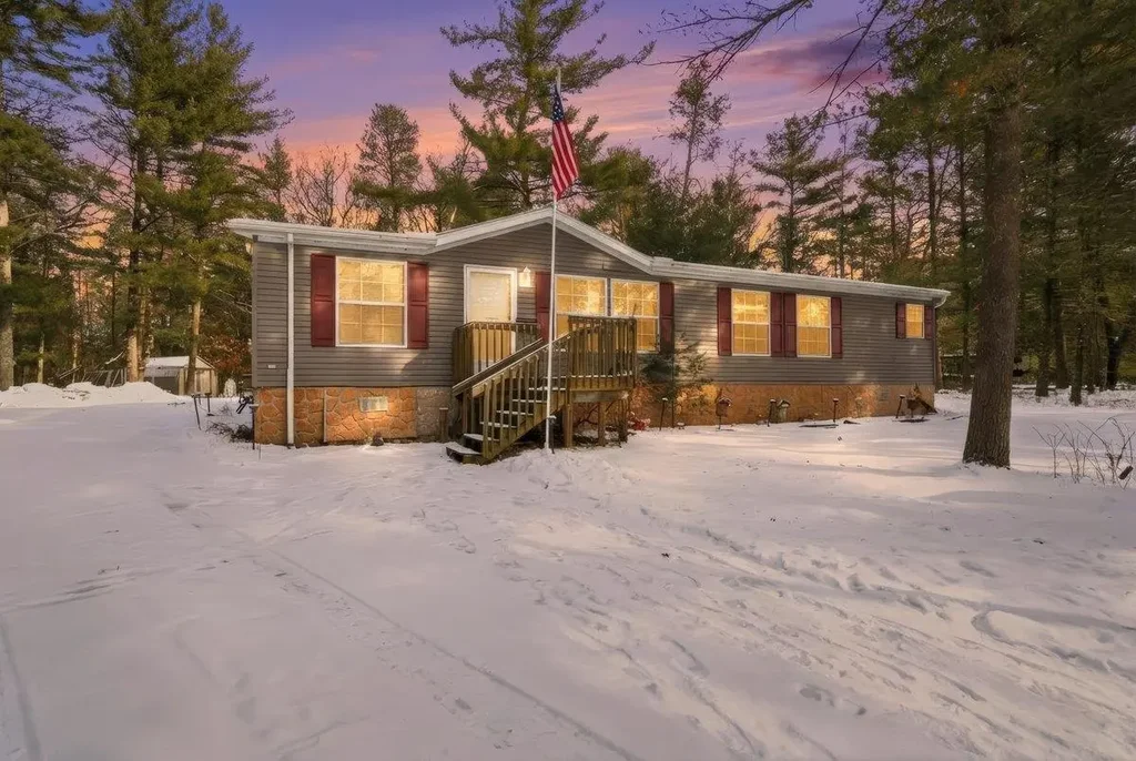 1934 Deerpath Road, Strongs Prairie