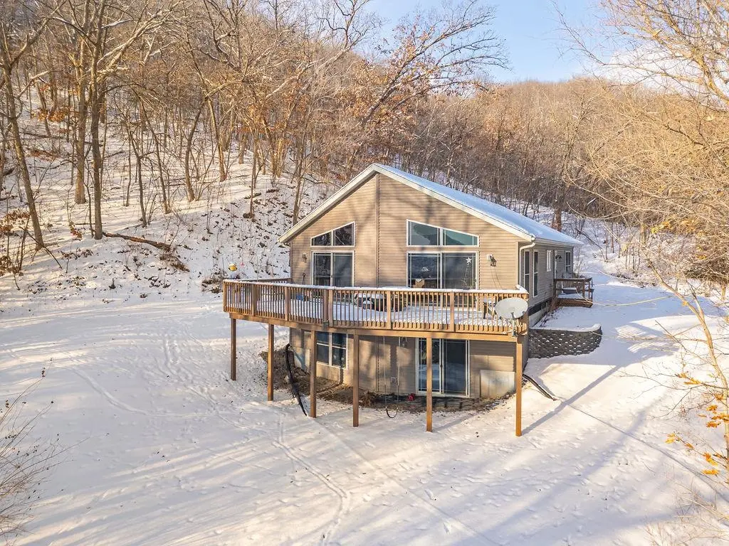 775 Oak Street, Ferryville