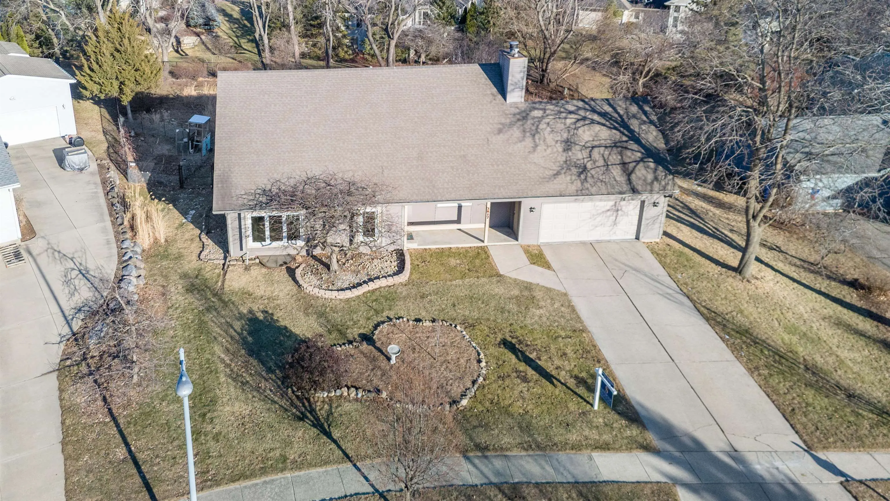 Photo of Listing #2015410