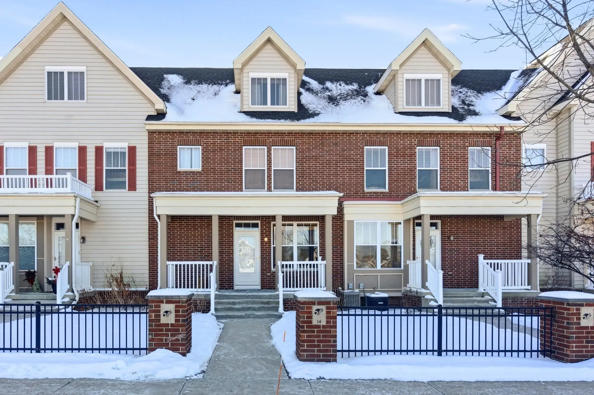 Photo of Listing #2015527