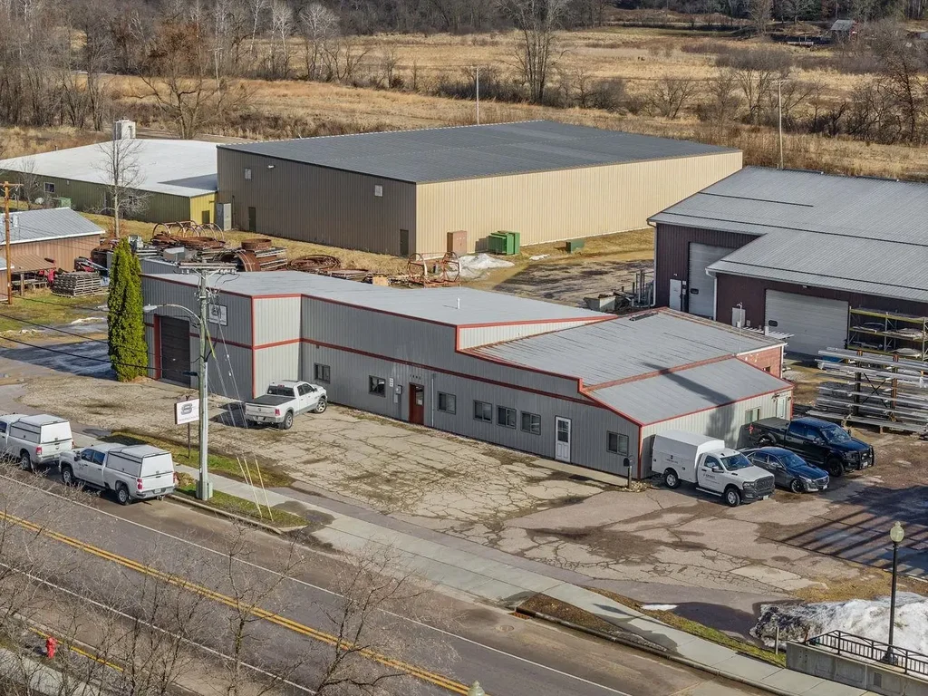 1002 Academy Street, Elroy