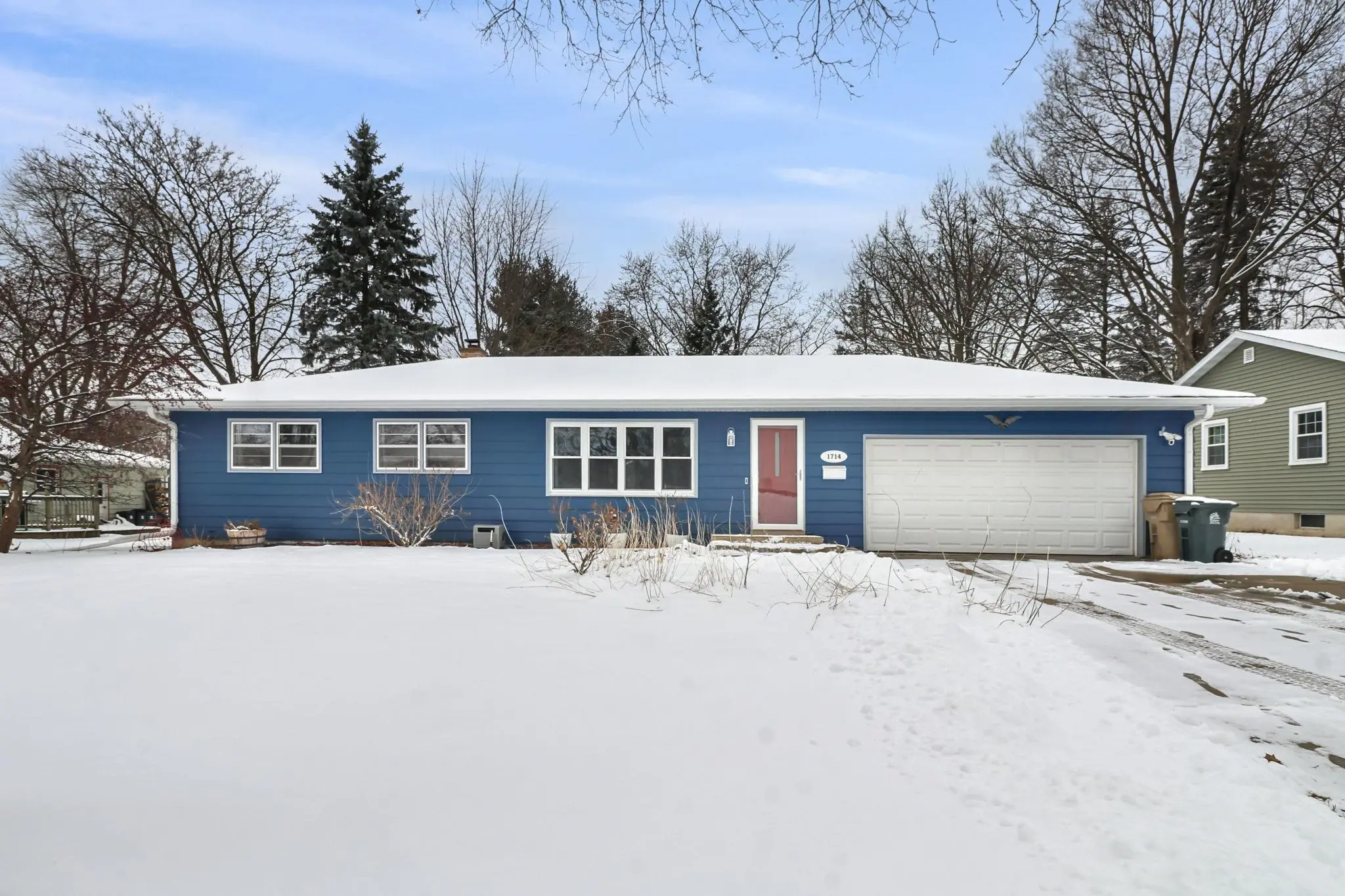 Photo of Listing #2015589